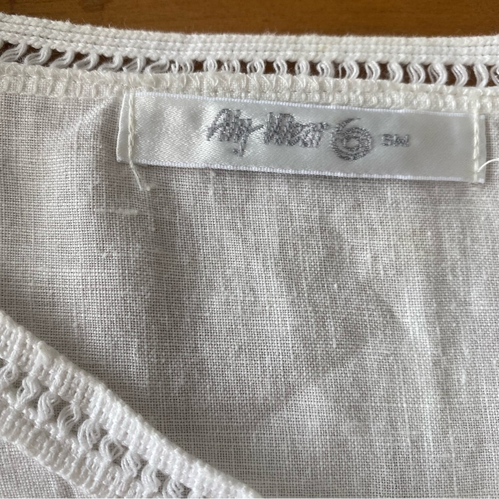 100% Linen Vintage White Short Sleeve Top Eyelet Trim Cottagecore Coastal Small - Picture 3 of 13